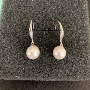 Silver pearl drop earrings